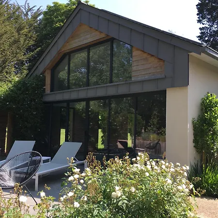Manoir Des Eperviers Bed and breakfast